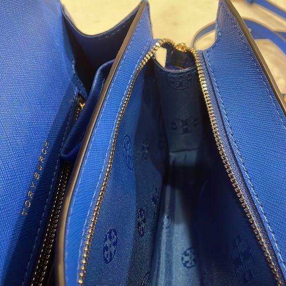NEW without tags Tory Burch Emerson Crossbody Blue Purse with removable strap - Picture 10 of 12